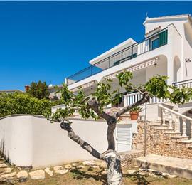 4 Bedroom Villa with Pool near Milna, Brac Island Sleeps 8 